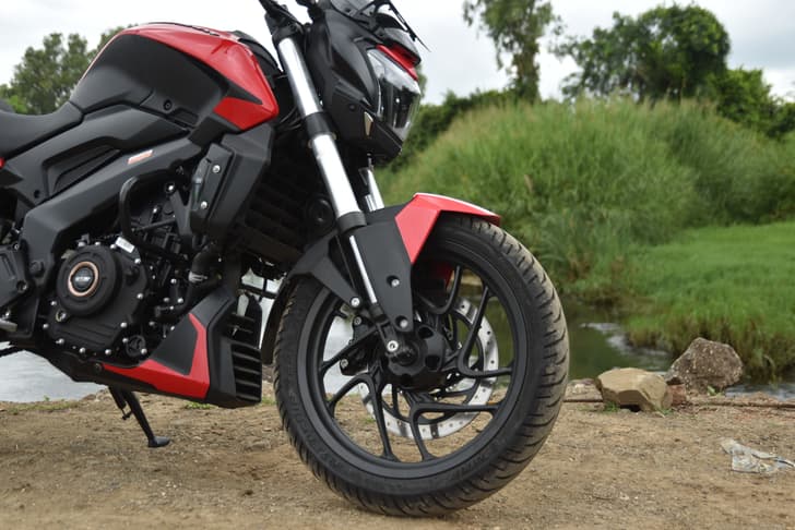 Bajaj Dominar 250 Color Red