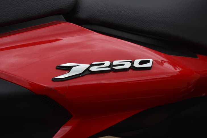 Bajaj Dominar 250 Color Red