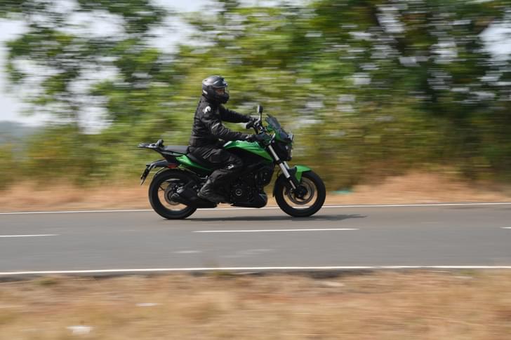 Bajaj Dominar 400 Front Right Three Quarter