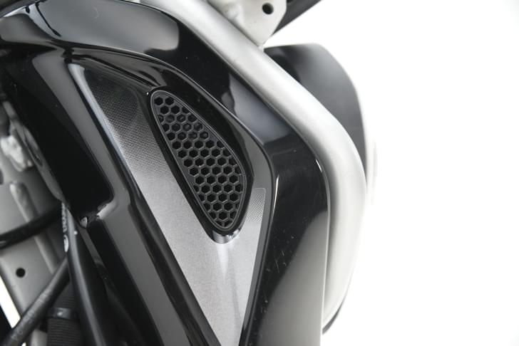 Bajaj Freedom 125 Color Black