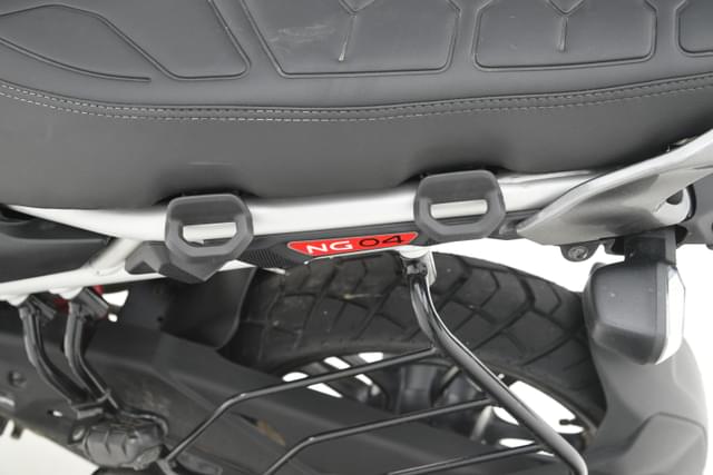 Color Black, Silver, Red Image - 22632