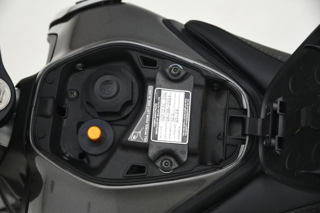 Closed Fuel Lid Image - 22648