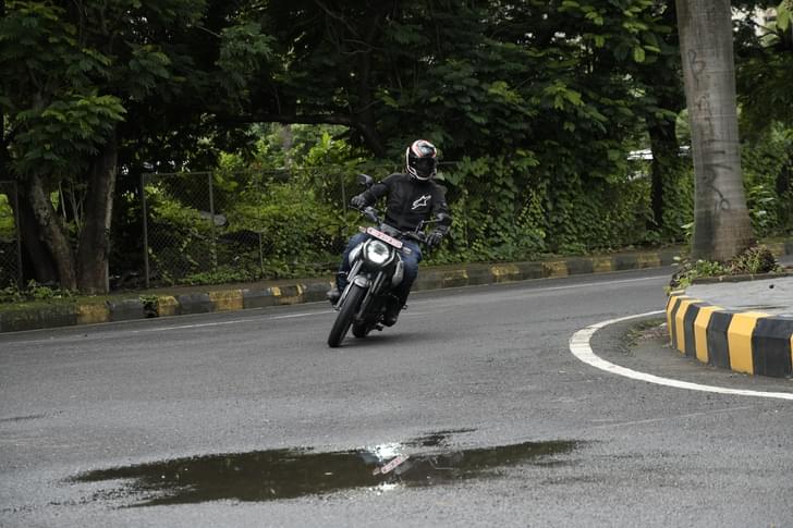 Bajaj Freedom 125 Front Right Three Quarter