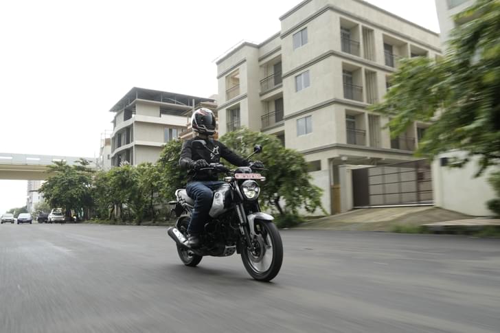 Bajaj Freedom 125 Color Black, White