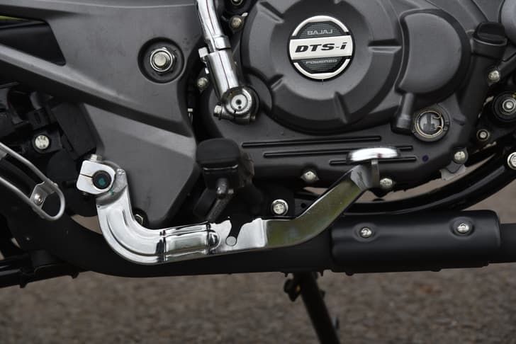 Bajaj Pulsar 125 Color Black, Silver