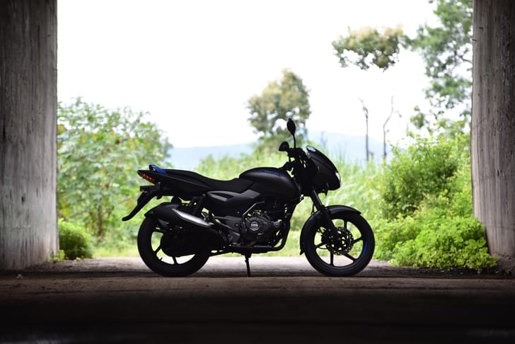 Bajaj Pulsar 125 Color Black