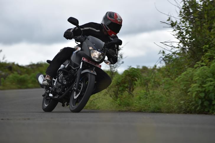 Bajaj Pulsar 125 Front Left Three Quarter