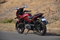 Bajaj Pulsar 220f Front Right Three Quarter