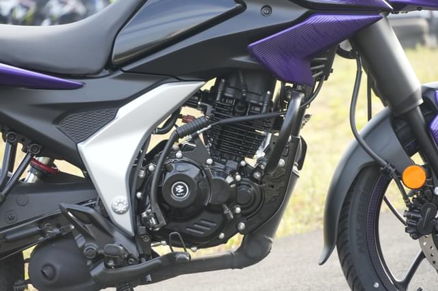 Front Right Three Quarter Image - 24002