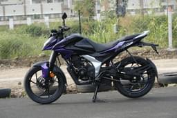 Bajaj Pulsar N125 Front Right Three Quarter