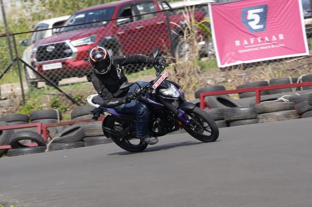 Front Left Three Quarter Image - 24075