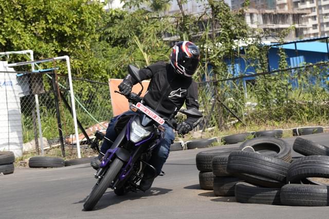 Front Left Three Quarter Image - 24085