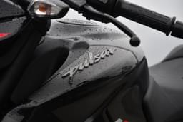 Bajaj Pulsar N160 Color Black