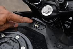 Bajaj Pulsar N160 Color Black