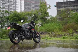 Bajaj Pulsar N160 Color Black