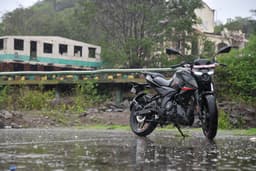 Bajaj Pulsar N160 Front Left Three Quarter