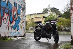 Bajaj Pulsar N160 Front Right Three Quarter