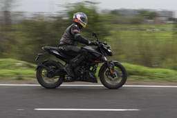Bajaj Pulsar N160 Front Right Three Quarter