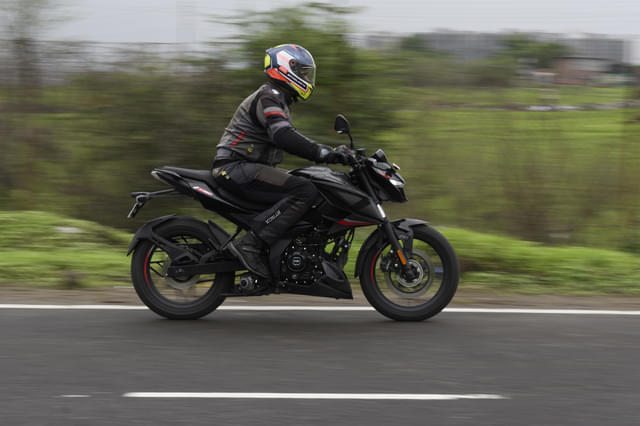 Front Right Three Quarter Image - 22836