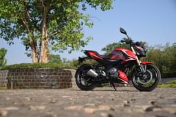 Bajaj Pulsar N250 Front Right Three Quarter