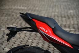 Bajaj Pulsar N250 Color Red