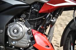 Bajaj Pulsar N250 Color Black