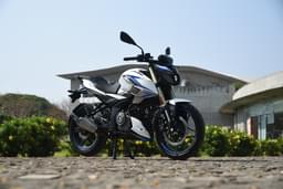 Bajaj Pulsar N250 Front Right Three Quarter