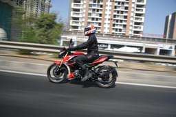Bajaj Pulsar N250 Front Right Three Quarter