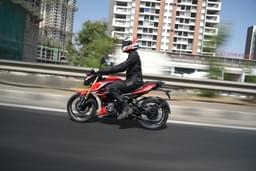 Bajaj Pulsar N250 Front Right Three Quarter