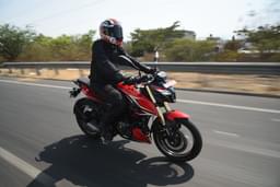Bajaj Pulsar N250 Front Right Three Quarter
