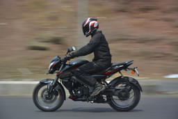 Bajaj Pulsar Ns160 Front Right Three Quarter