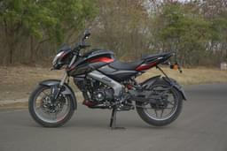 Bajaj Pulsar Ns160 Front Right Three Quarter