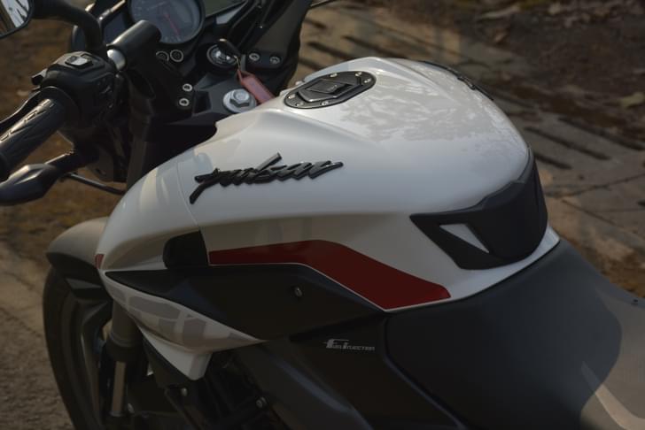 Bajaj Pulsar Ns200 Closed Fuel Lid