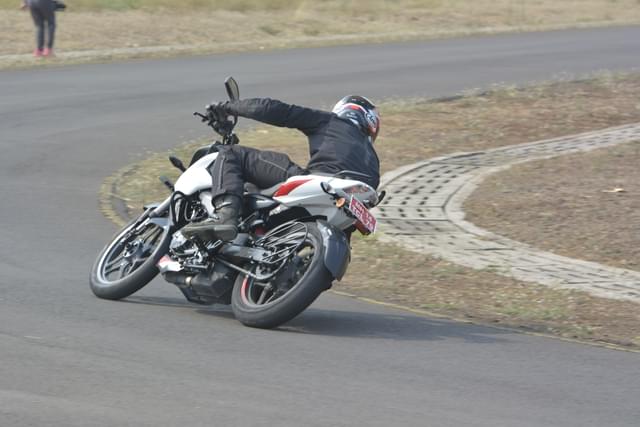 Front Right Three Quarter Image - 20822