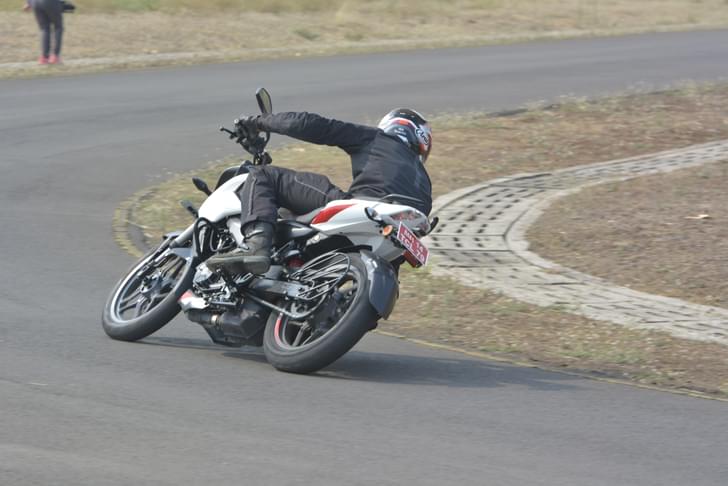 Bajaj Pulsar Ns200 Front Right Three Quarter