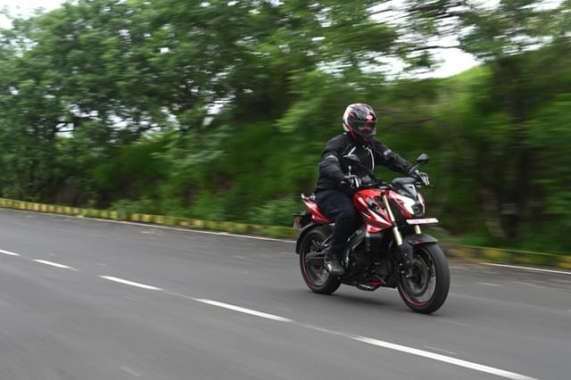 Front Left Three Quarter Image - 22935