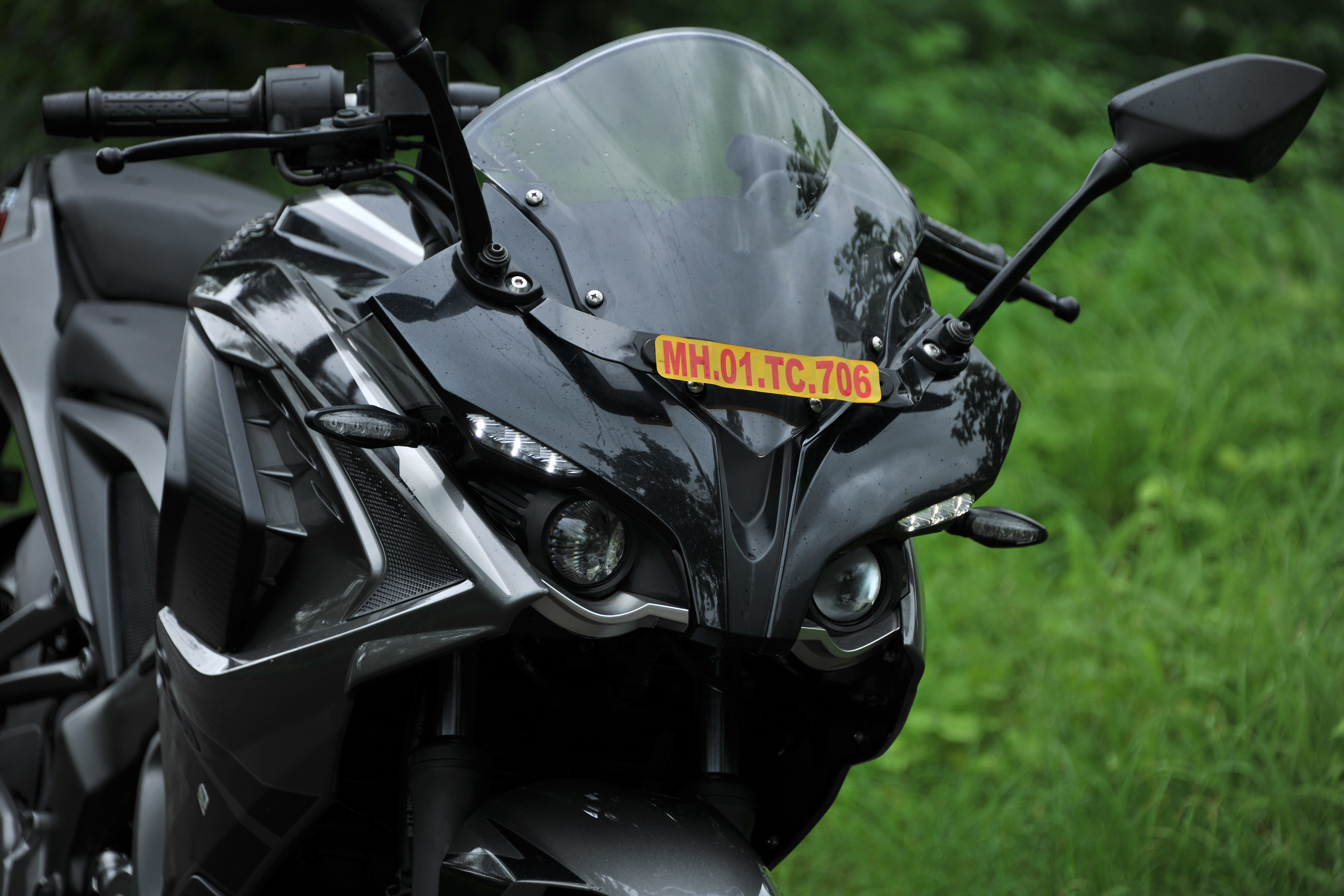 Bajaj Pulsar RS 200 Price, Images, Features, Mileage, Colours