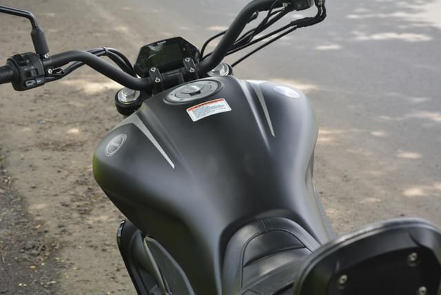 Closed Fuel Lid Image - 21402