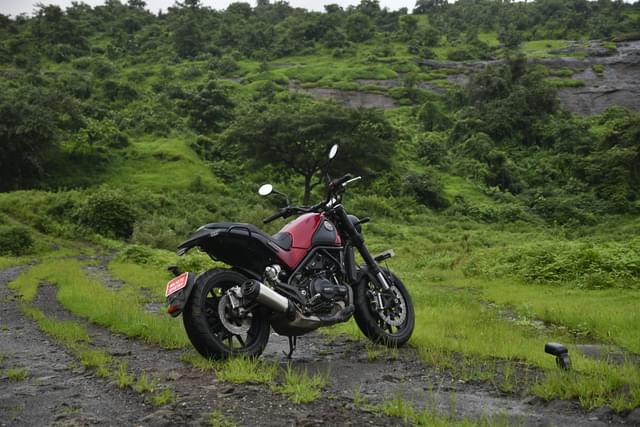 Front Right Three Quarter Image - 21418