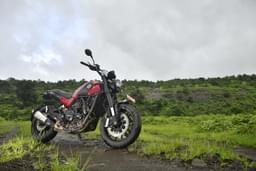 Benelli Leoncino 500 Front Left Three Quarter