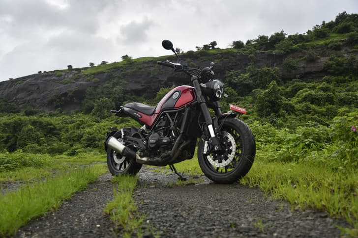 Benelli Leoncino 500 Color Red