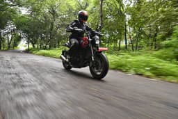 Benelli Leoncino 500 Front Left Three Quarter