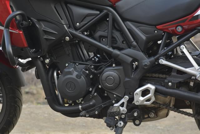 Engine Shot Right Image - 21384