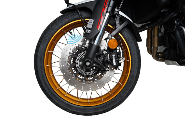 Color Black, Orange, Silver