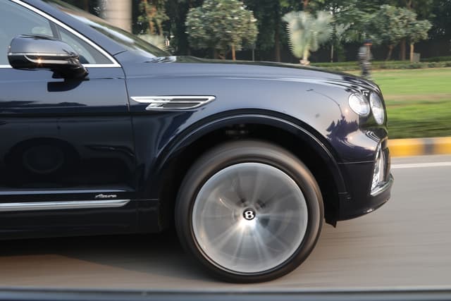 Alloy Wheels Image - 6905