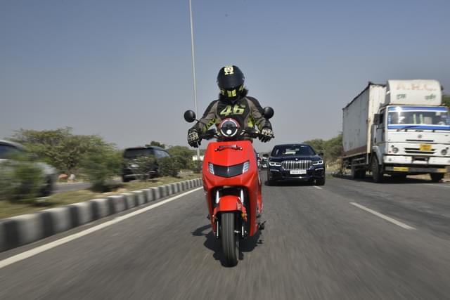 Front Left Three Quarter Image - 22280