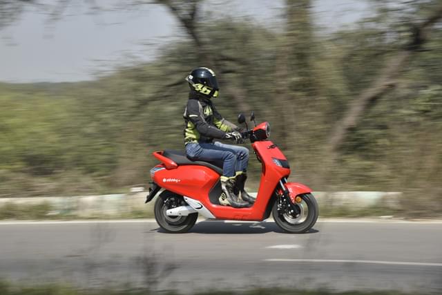 Front Right Three Quarter Image - 22285