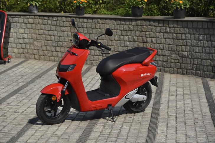 Bounce Infinity E1 Front Left Three Quarter