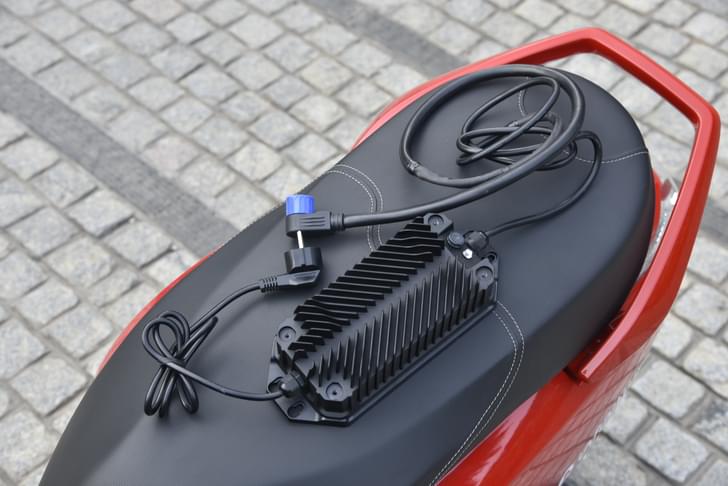 Bounce Infinity E1 Color Red