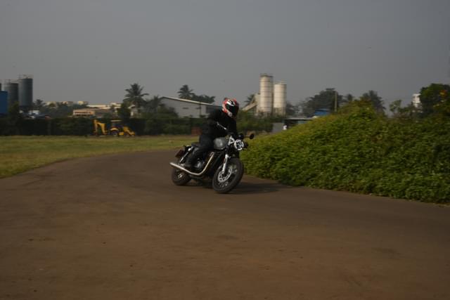 Front Right Three Quarter Image - 22340